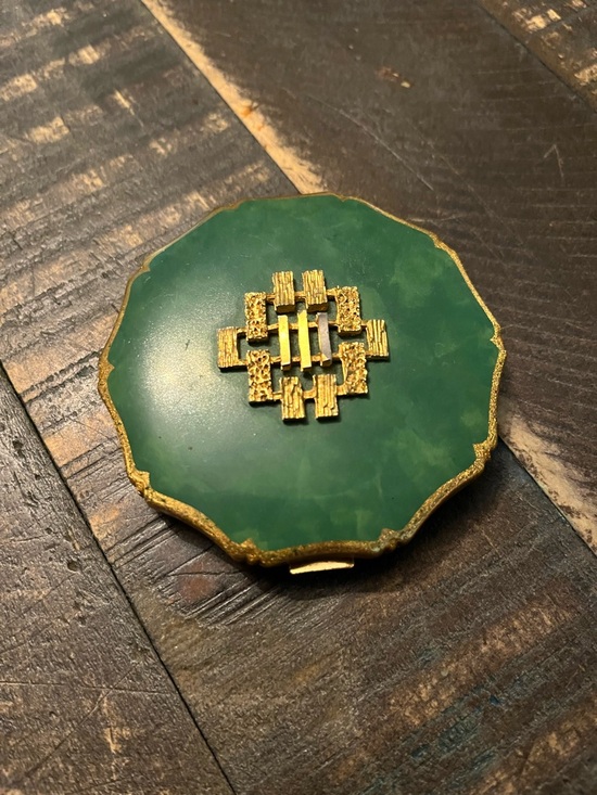 KIGU of London Other - Vintage KIGU of London Jade & Gold Toned Powder Compact with Filter and Mirror